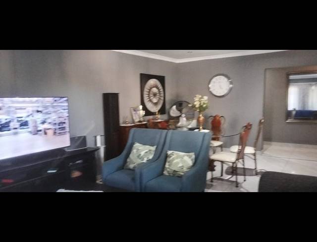 4 BEDROOM HOUSE FOR SALE IN SHAYANDIMA